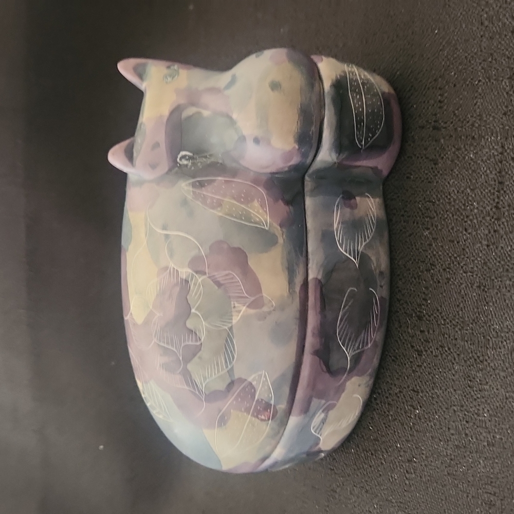 VINTAGE HAND CARVED HIPPOPOTAMUS SOAPSTONE TRINKET BOX.